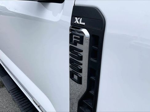 Used 2023 Ford F550 4x4 Crew Cab Super Duty image 30