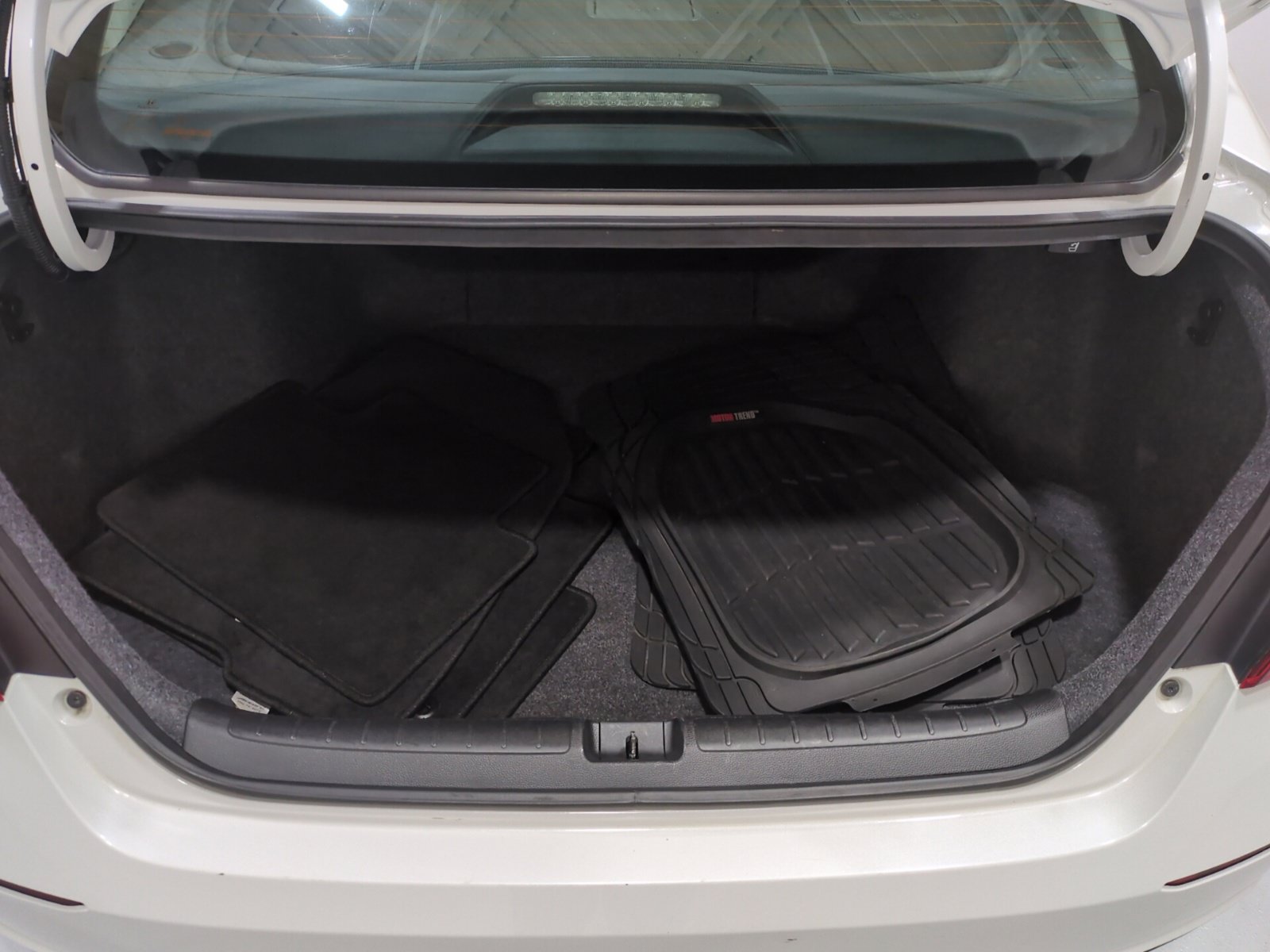 Used 2019 Honda Accord LX image 12