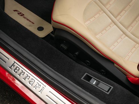 Used 2023 Ferrari F8 Tributo RWD image 31