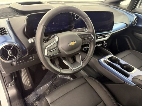 Used 2025 Chevrolet Equinox EV LT w/ Convenience Package II FWD image 15