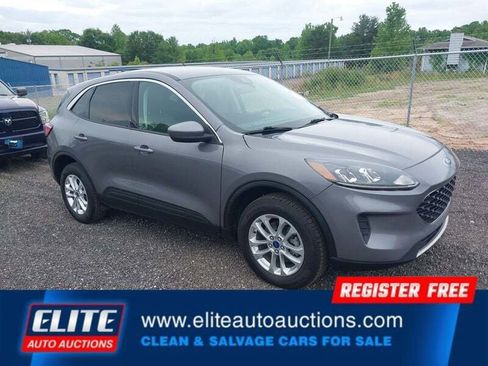 Used 2021 Ford Escape SE w/ Cold Weather Package AWD/4WD image 1