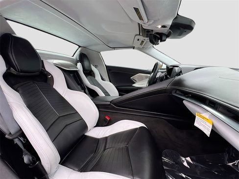 Used 2025 Chevrolet Corvette Stingray Premium Conv w/ Z51 Performance Package image 25