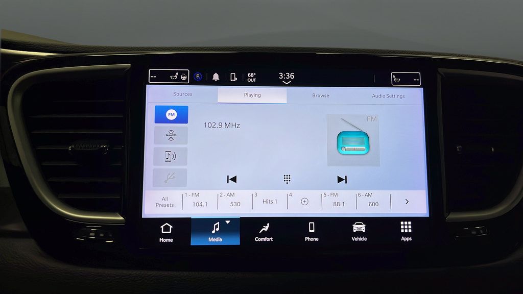 Used 2024 Chrysler Pacifica Touring-L FWD image 14
