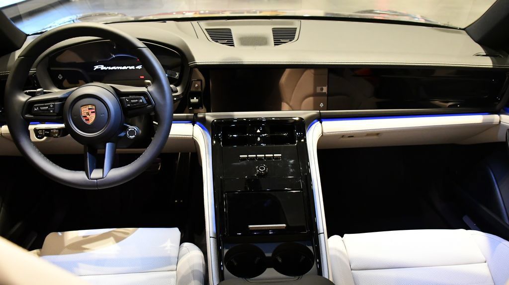 Certified 2026 Porsche Panamera 4 AWD/4WD image 7