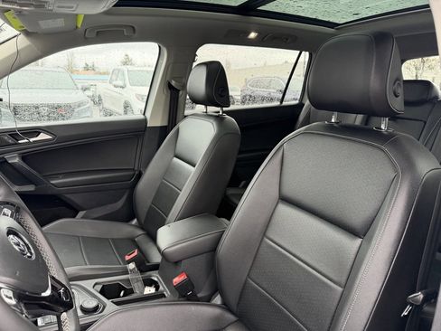 Used 2021 Volkswagen Tiguan SE w/ Panoramic Sunroof Package image 15
