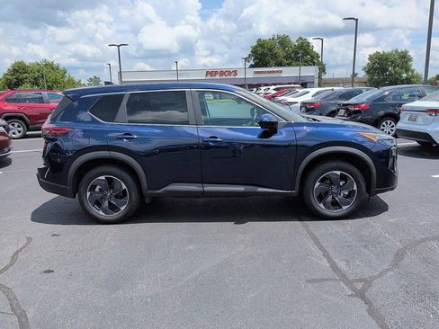 Used 2025 Nissan Rogue SV FWD image 8