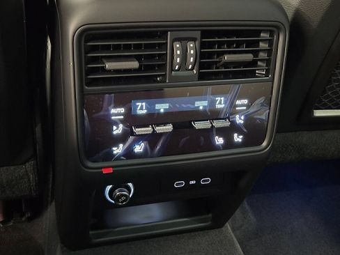Certified 2026 Porsche Cayenne AWD/4WD image 12