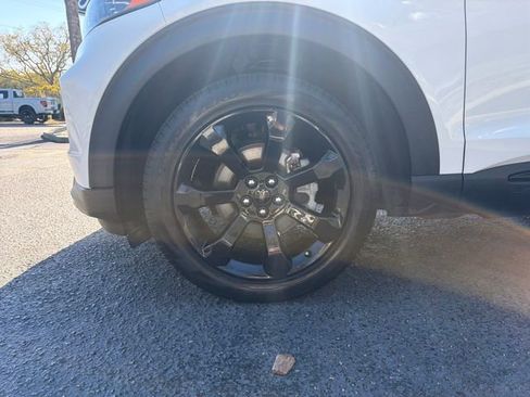 Used 2023 Ford Explorer ST-Line AWD/4WD image 30