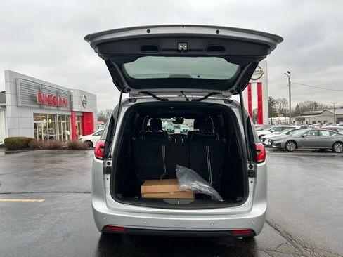New 2026 Chrysler Pacifica Limited w/ S Appearance Package image 8