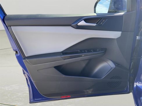 Used 2022 Volkswagen Taos SE w/ Panoramic Sunroof Package image 21