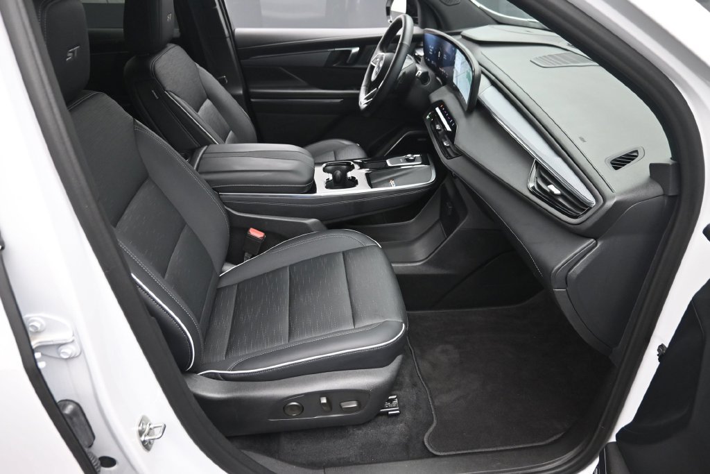 Used 2026 Buick Enclave Sport Touring AWD/4WD image 9