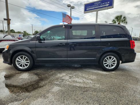 Used 2019 Dodge Grand Caravan SXT image 5