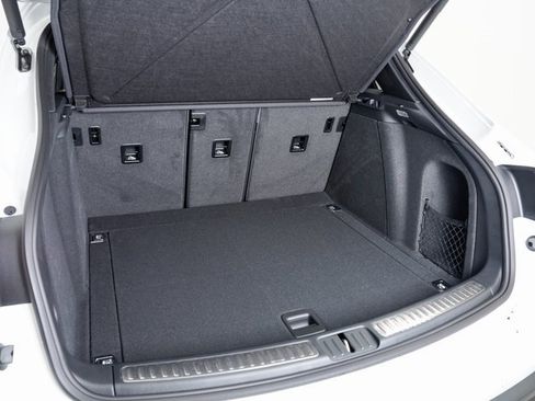 New 2025 Porsche Macan image 27