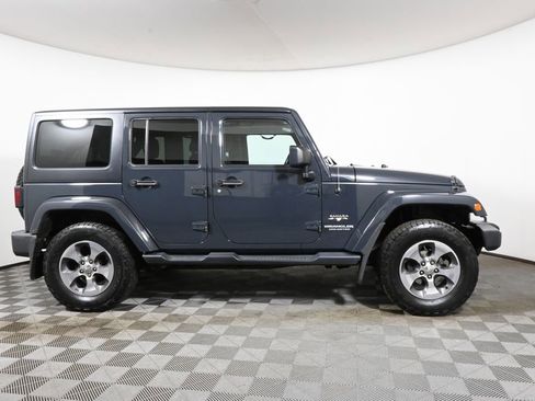 Used 2017 Jeep Wrangler Unlimited Sahara w/ Connectivity Group image 8