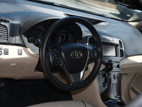 Used 2014 Toyota Venza XLE AWD/4WD image 8