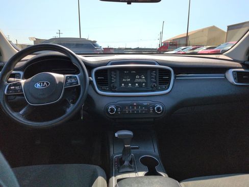 Used 2019 Kia Sorento L image 13