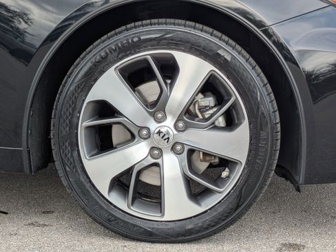 Certified 2019 Kia Optima S image 11