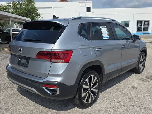 Used 2024 Volkswagen Taos SE FWD image 3