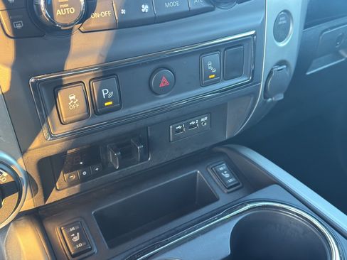 Used 2019 Nissan Titan SV w/ SV Convenience Package image 29