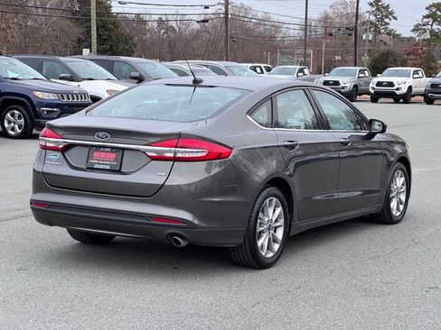 Used 2017 Ford Fusion SE image 7