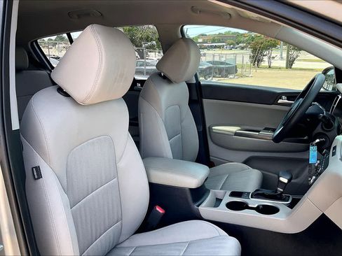Certified 2022 Kia Sportage LX FWD image 11