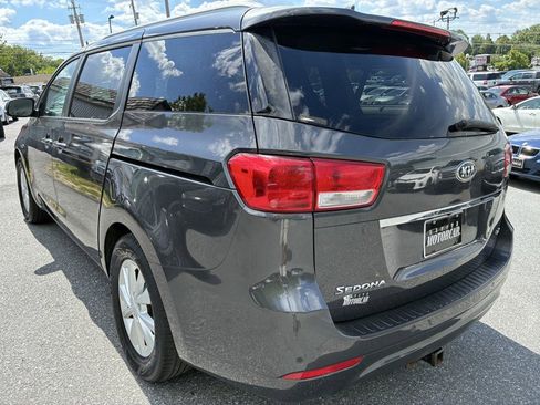 Used 2016 Kia Sedona LX w/ LX Convenience Package FWD image 6