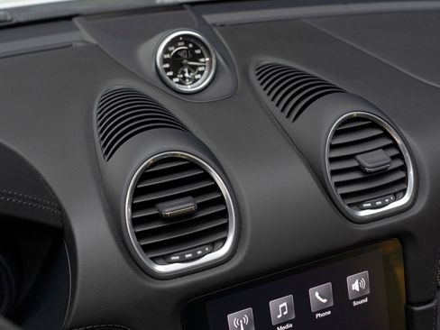 Used 2020 Porsche 718 Boxster Spyder RWD image 28