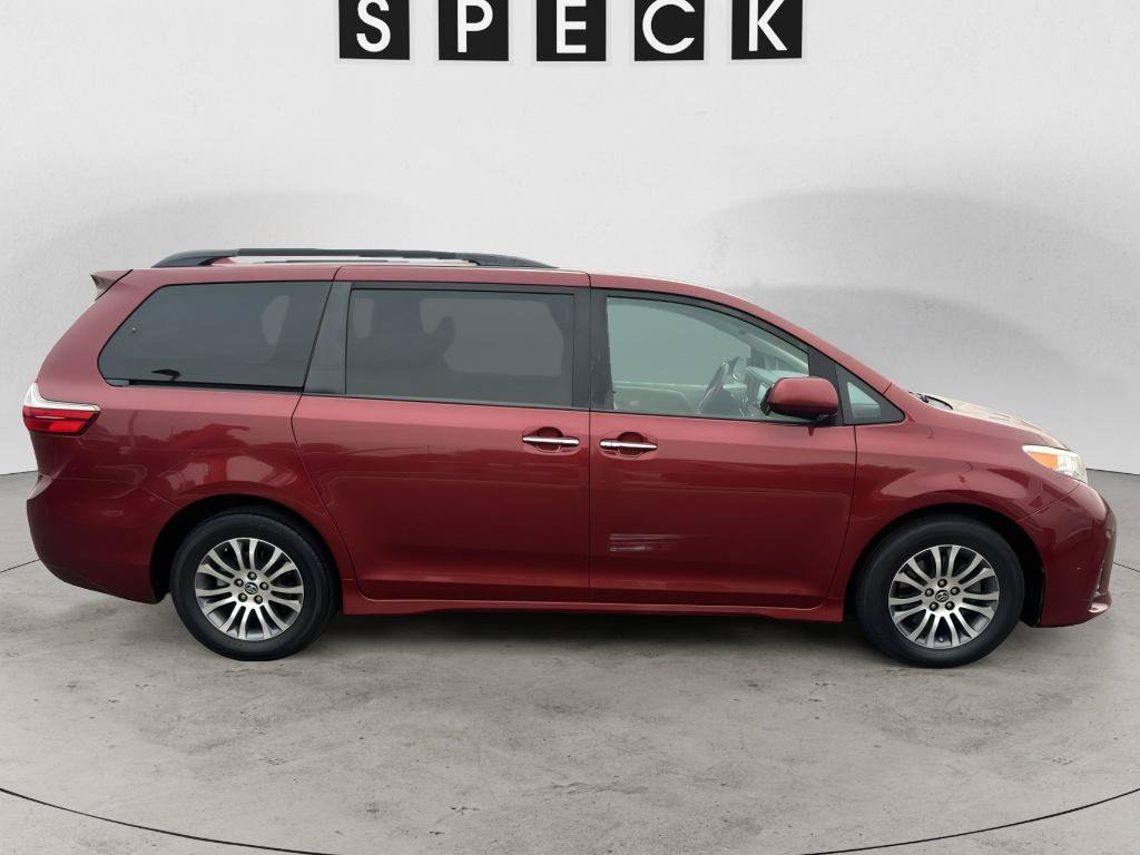 Used 2019 Toyota Sienna XLE w/ XLE Navigation Package FWD image 6
