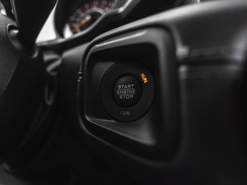 Used 2025 Jeep Wrangler Unlimited Rubicon AWD/4WD image 13