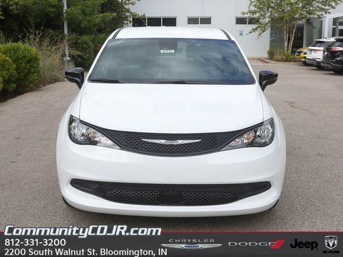 New 2026 Chrysler Voyager LX image 9