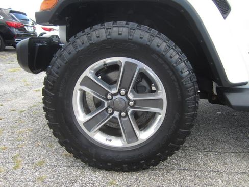 Used 2018 Jeep Wrangler Unlimited Sahara image 14