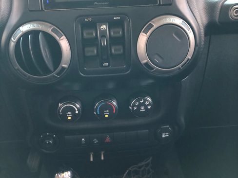 Used 2015 Jeep Wrangler Unlimited Sport w/ Quick Order Package 24S AWD/4WD image 17