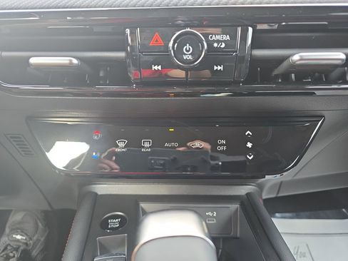 New 2026 Nissan Kicks SR FWD image 26