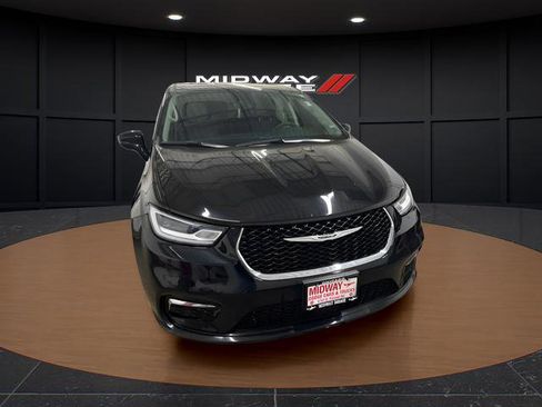 Used 2024 Chrysler Pacifica Limited FWD image 5