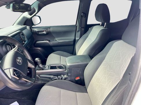 Used 2022 Toyota Tacoma TRD Off-Road w/ Technology Package image 18