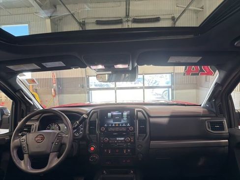 Used 2024 Nissan Titan PRO-4X w/ Pro-4x Convenience Package AWD/4WD image 14