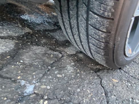 Used 2014 Mercedes-Benz E 350 4MATIC Sedan image 32