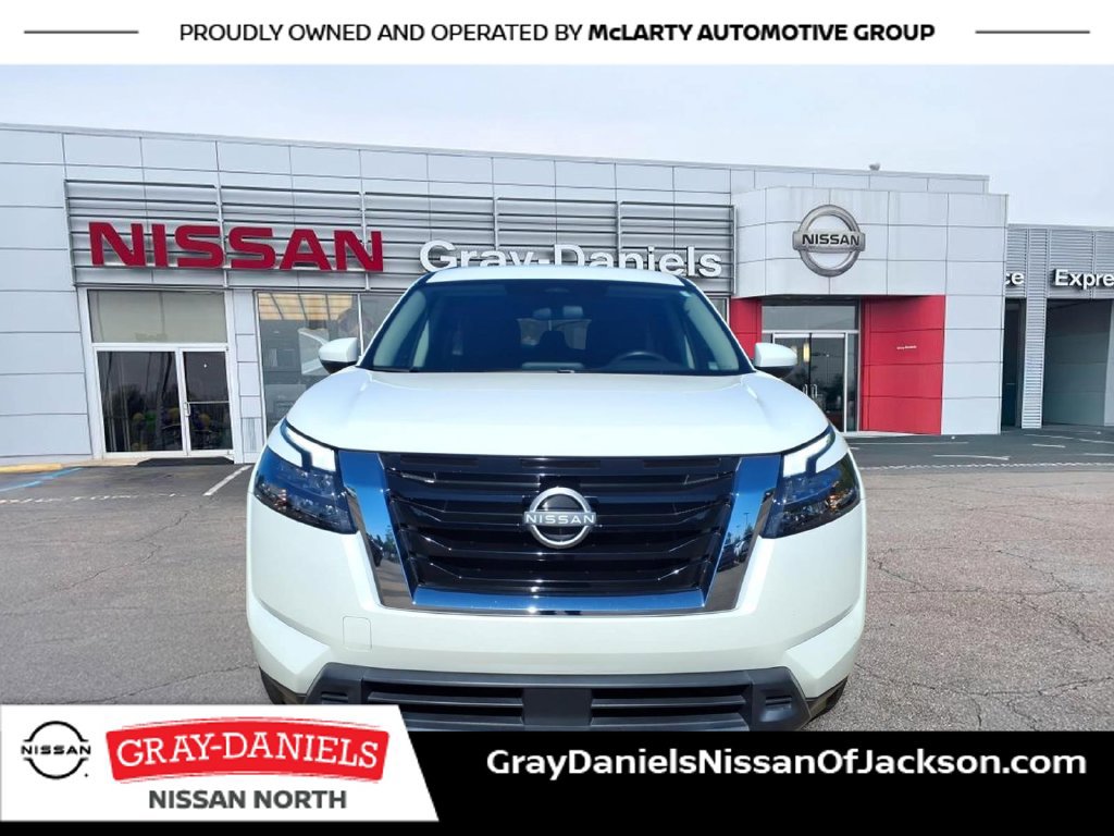 Used 2024 Nissan Pathfinder SV FWD image 2