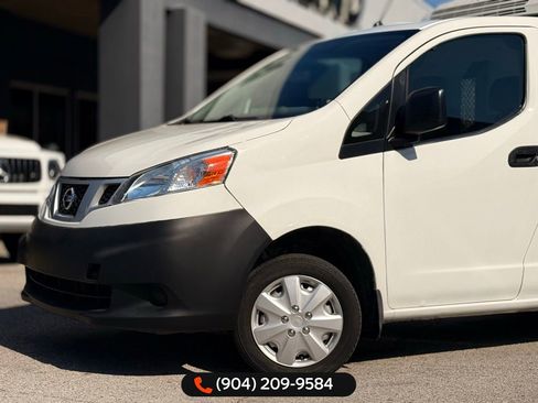 Used 2015 Nissan NV200 SV image 2