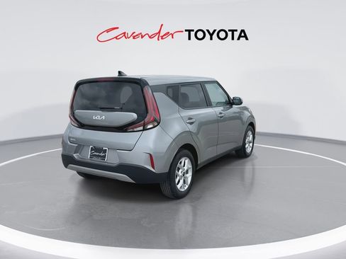 Used 2025 Kia Soul LX w/ LX Technology Package FWD image 8