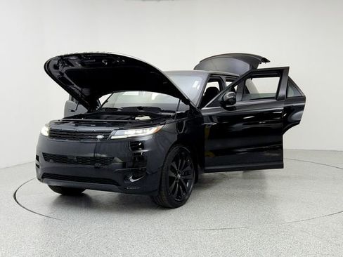 New 2025 Land Rover Range Rover Sport SE image 9