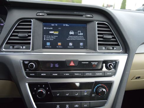 Used 2017 Hyundai Sonata SE w/ Cargo Package image 12