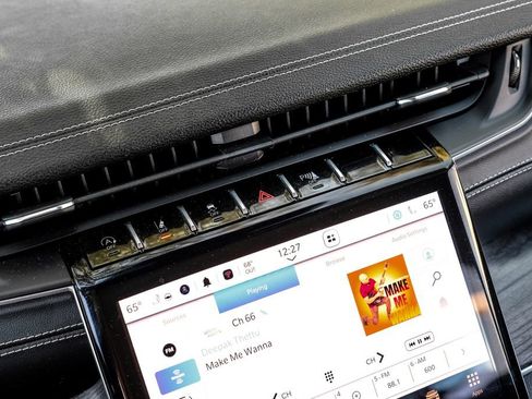 Used 2023 Jeep Grand Cherokee Limited image 35