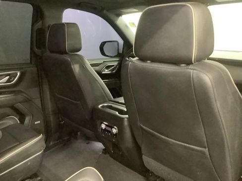 Used 2022 GMC Yukon XL SLT w/ SLT Premium Package image 35