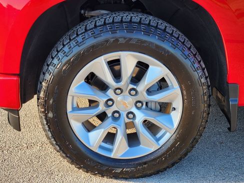 Certified 2025 Chevrolet Silverado 1500 Custom RWD image 10