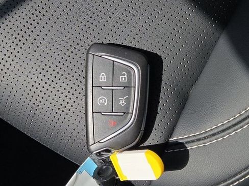 Used 2025 Cadillac Optiq Sport 2 w/ LPO, Floor Liner Package AWD/4WD image 37