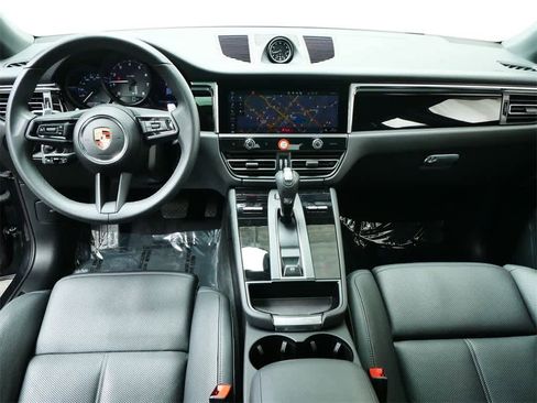 Used 2025 Porsche Macan image 16
