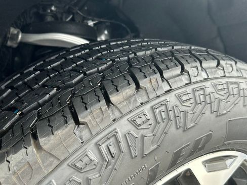 New 2026 GMC Yukon XL AT4 w/ LPO, Floor Liner Package AWD/4WD image 30