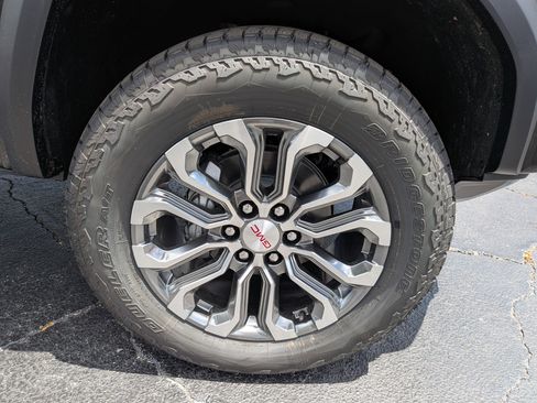 New 2026 GMC Canyon Denali AWD/4WD image 12