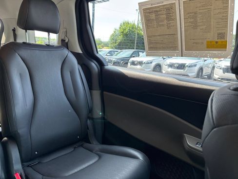 Used 2026 Kia Carnival FWD image 39